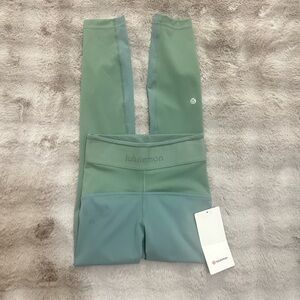 NWT Lululemon License to Train High-Rise Tight 25" *Logo
Grey Eucalyptus Size 2